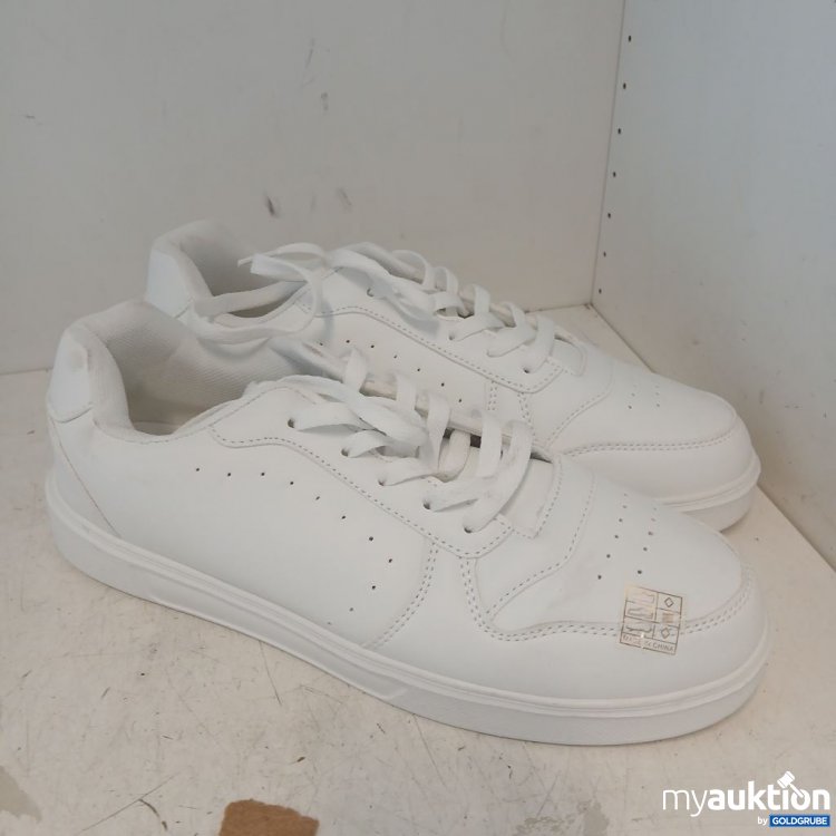 Artikel Nr. 963473: Sneaker verschmutzt