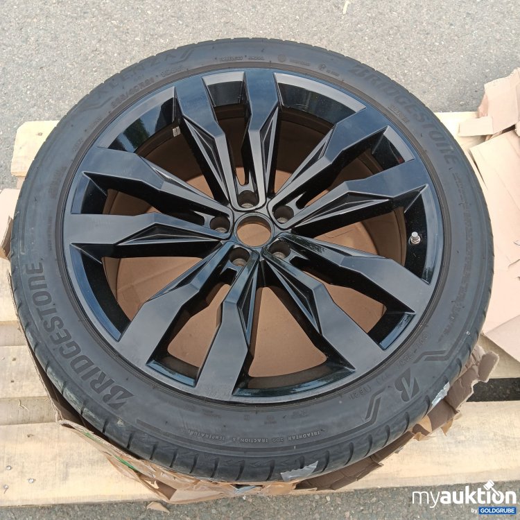 Artikel Nr. 440476 Artikel Nr. 440476: Bridgestone Alenza 285/40R21 109Y Gummi mit Alufelgen
