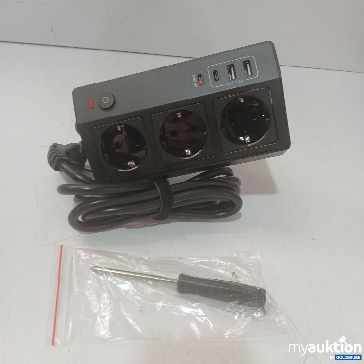 Artikel Nr. 995483 Artikel Nr. 995483: Steckdosenleiste 3fach mit 4 USB-Anschlüsse