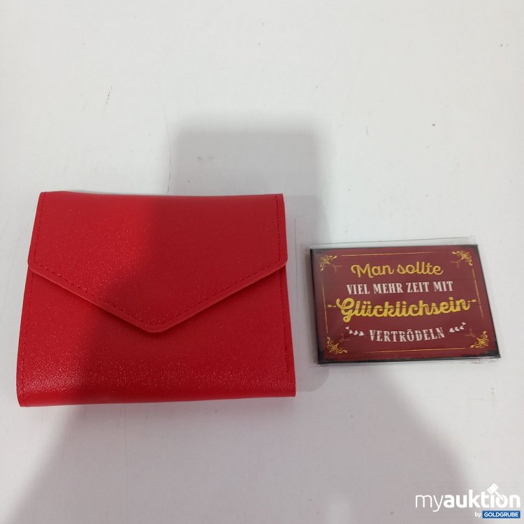 Artikel Nr. 821484 Artikel Nr. 821484: Geldbörse rot 11x9 cm und Magnet mit Spruch lt. Foto