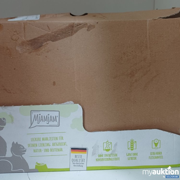 Artikel Nr. 471485: MjAMjAM Katzenfutter Saftiges Huhn an leckeren Möhrchen mit Katzenminze 12x125g