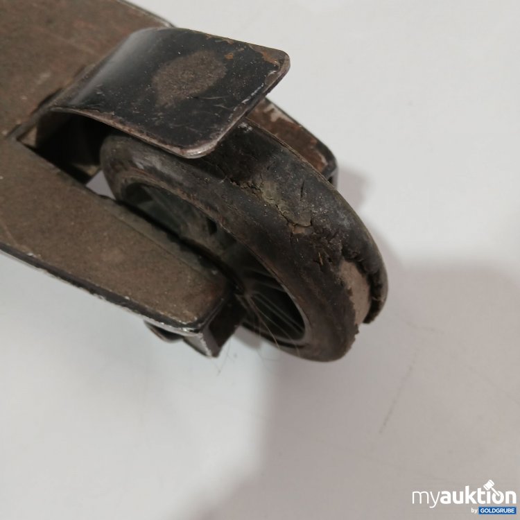 Artikel Nr. 951485: Roller für Kinder Marke Unbekannt Gebraucht Reifen Defekt