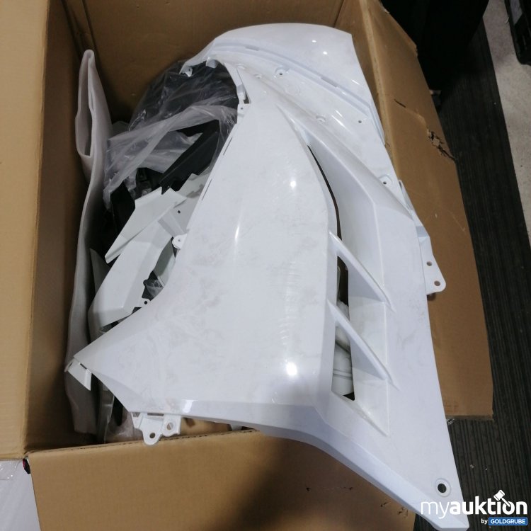 Artikel Nr. 860489: Verschiedene Frontverkleidungsteile Motorrad schwarz und weiß 