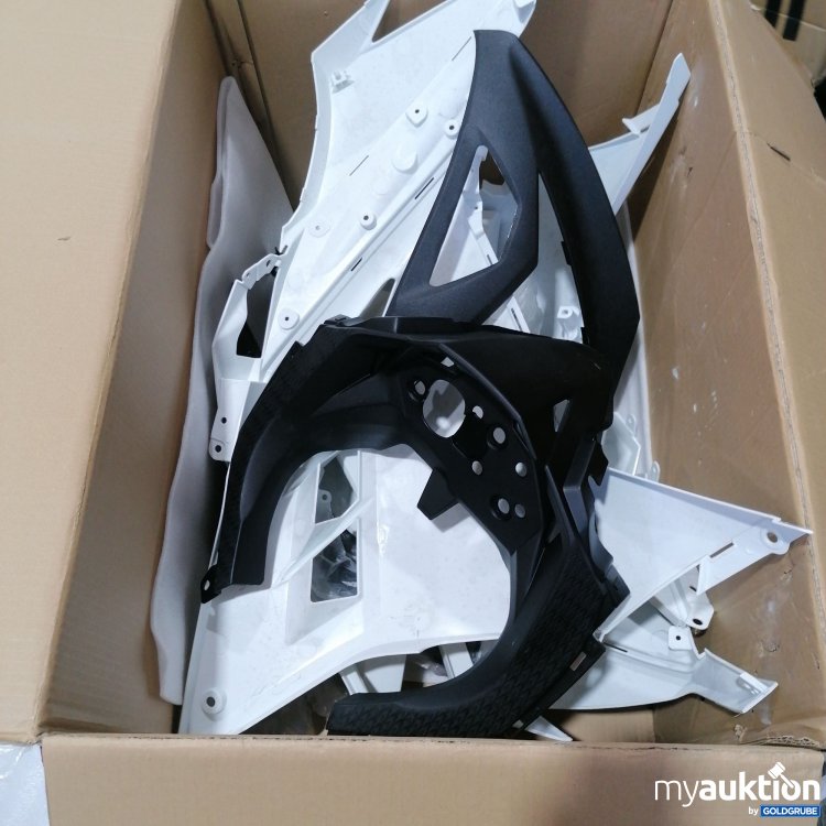 Artikel Nr. 860489: Verschiedene Frontverkleidungsteile Motorrad schwarz und weiß 
