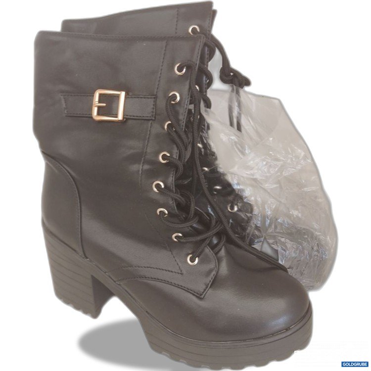 Artikel Nr. 957497: Schwarze Stiefel mit Absatz und Schnürung