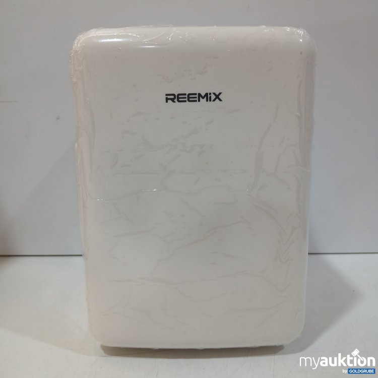 Artikel Nr. 478506: REEMIX Mini Kühlschrank Model: KM-12 
Länge: 23 cm / Breite: 15 cm / Höhe: 24,5 cm