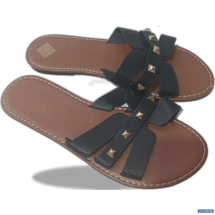 Artikel Nr. 939512 Artikel Nr. 939512: Schwarze Sandalen mit dekorativen Nieten
Gr 40