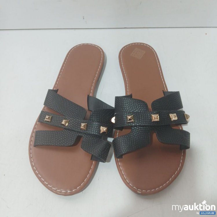 Artikel Nr. 939512 Artikel Nr. 939512: Schwarze Sandalen mit dekorativen Nieten
Gr 40
