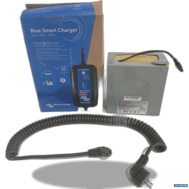Artikel Nr. 981523: Victron Energy Blue Smart IP65 Ladegerät mit 12V Spannung und 15A Ladestrom.