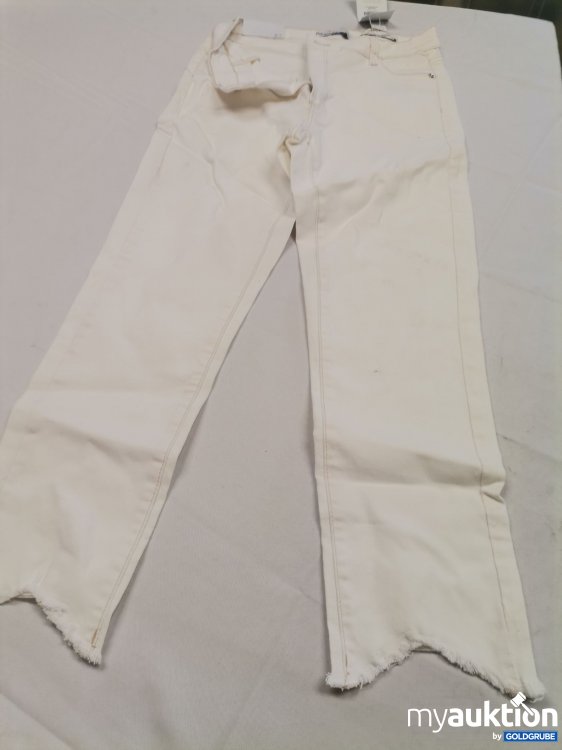 Artikel Nr. 824526 Artikel Nr. 824526: Bershka Jeans verschmutzt