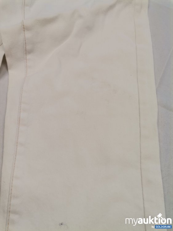 Artikel Nr. 824526 Artikel Nr. 824526: Bershka Jeans verschmutzt