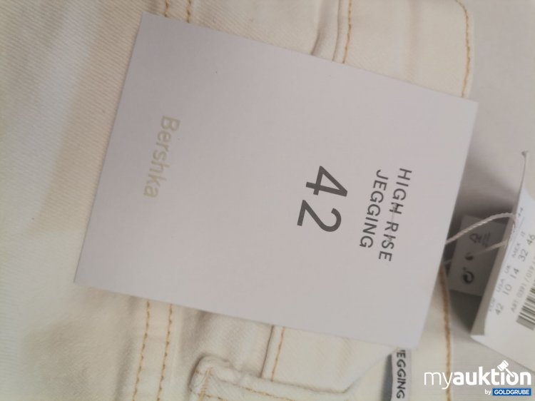 Artikel Nr. 824526 Artikel Nr. 824526: Bershka Jeans verschmutzt