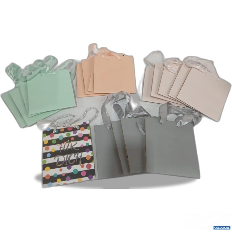 Artikel Nr. 446528 Artikel Nr. 446528: Diverse kleine Geschenkssackerl ca L 12cm H 14cm 18Stk