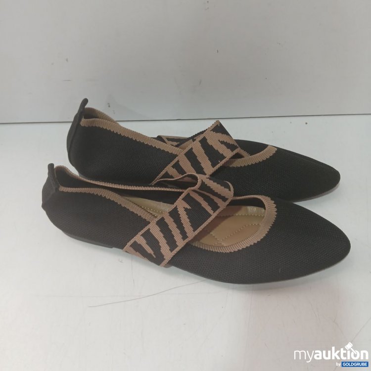 Artikel Nr. 939539 Artikel Nr. 939539: Schwarze Ballerinas mit elastischem Riemen in Beige. Größe 41