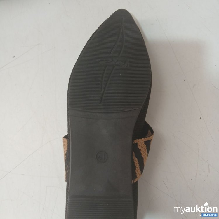 Artikel Nr. 939539 Artikel Nr. 939539: Schwarze Ballerinas mit elastischem Riemen in Beige. Größe 41