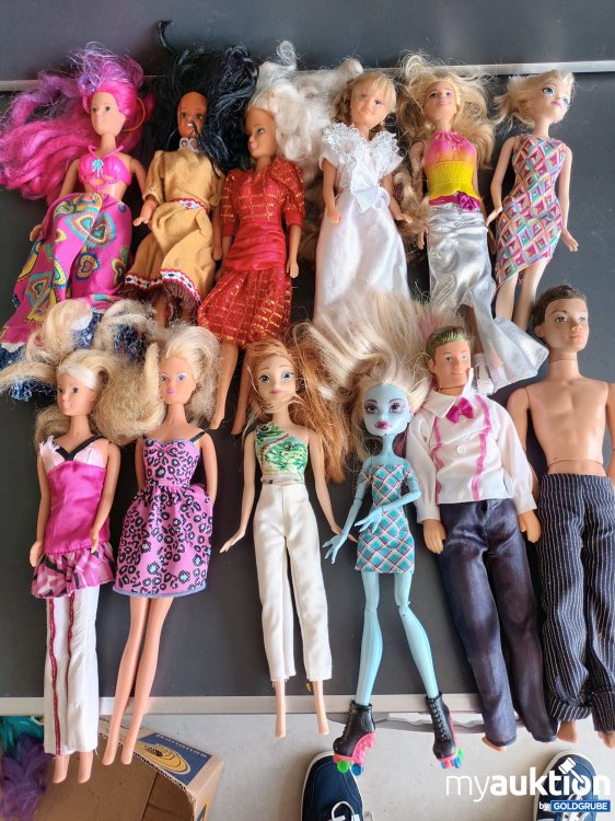 Artikel Nr. 398543 Artikel Nr. 398543: 12 Barbie Puppen