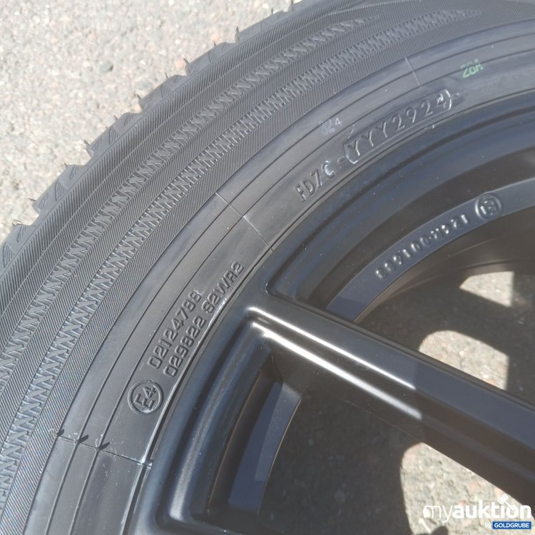 Artikel Nr. 440547: Platin Felge / Yokohama 235/55R18 Reifen