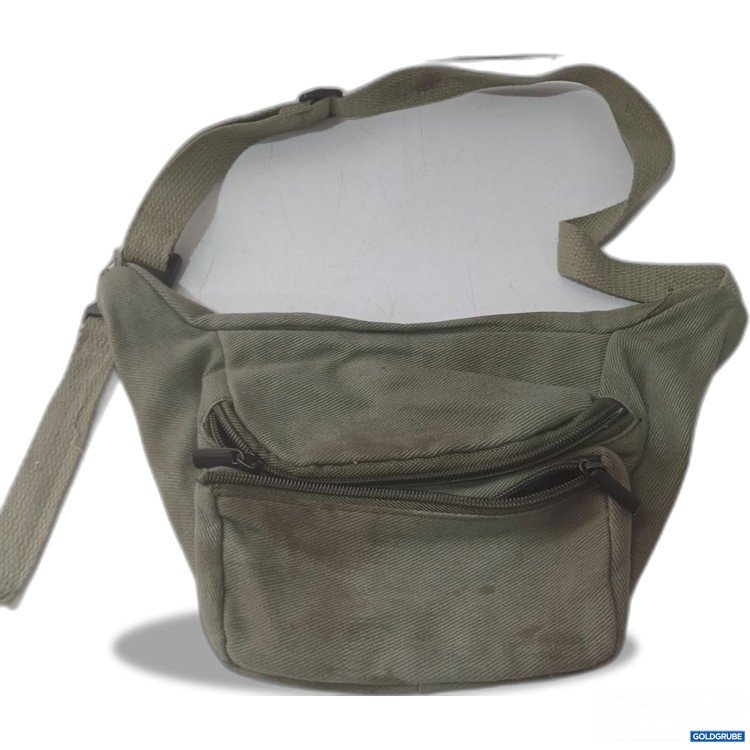 Artikel Nr. 939559 Artikel Nr. 939559: Gürteltasche in olivgrüner Farbe mit einem Hauptfach und einem zusätzlichen Reisverschlussfach