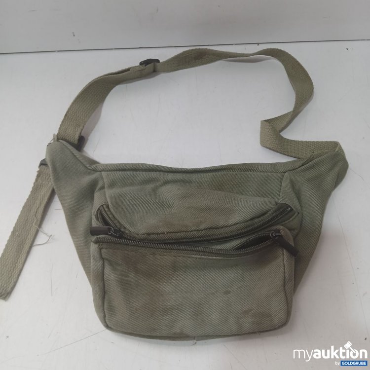 Artikel Nr. 939559 Artikel Nr. 939559: Gürteltasche in olivgrüner Farbe mit einem Hauptfach und einem zusätzlichen Reisverschlussfach