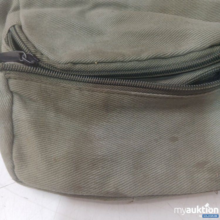 Artikel Nr. 939559 Artikel Nr. 939559: Gürteltasche in olivgrüner Farbe mit einem Hauptfach und einem zusätzlichen Reisverschlussfach
