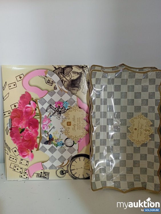 Artikel Nr. 471571 Artikel Nr. 471571: Truly Alice Set: Teapot Vase Table Topper 3 Stk. + Party Platters 8 Stk.