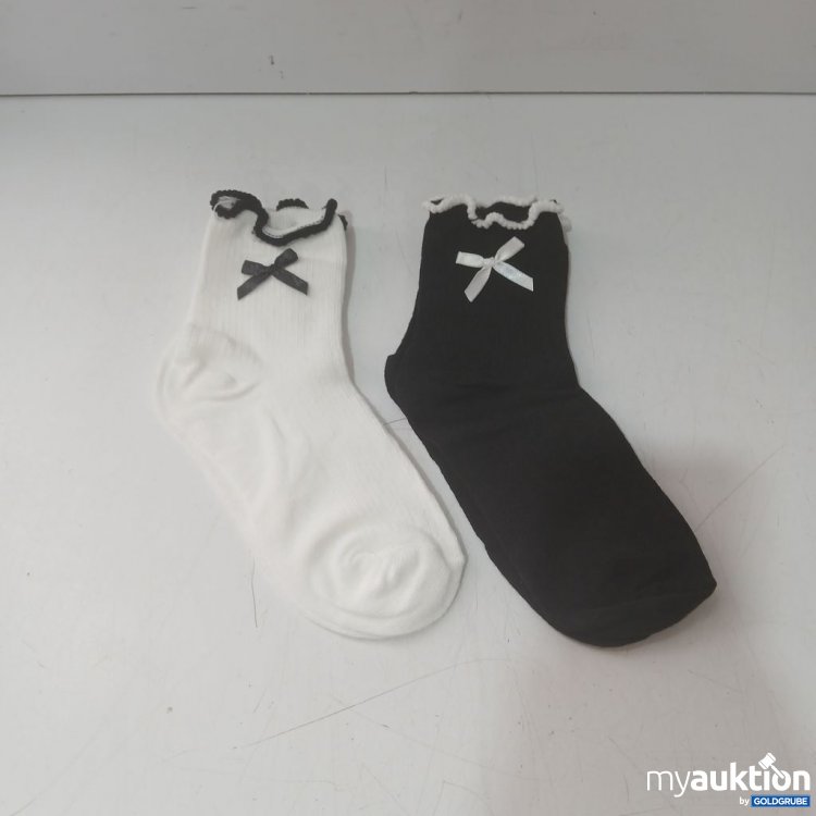 Artikel Nr. 939584 Artikel Nr. 939584: Schwarze und weiße Socken mit Rüsche und Schleife Gr 36-39