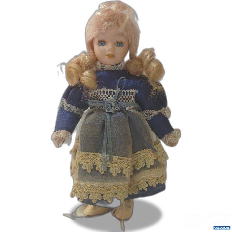 Artikel Nr. 939586 Artikel Nr. 939586: Kleine Puppe mit blonden Locken und blauem Kleid