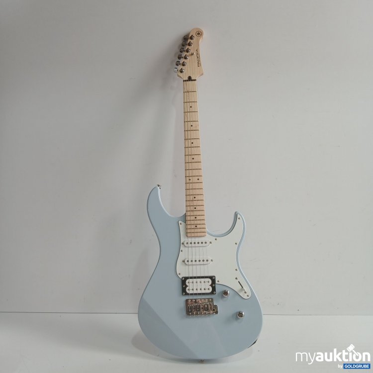 Artikel Nr. 972592: Yamaha Pacifica Electric Guitar  PAC112VM ice blue 