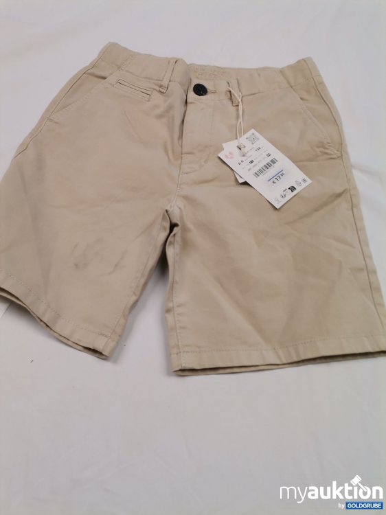 Artikel Nr. 880605 Artikel Nr. 880605: Zara Jeans Shorts verschmutzt