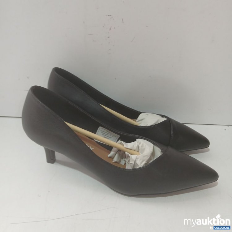 Artikel Nr. 939607 Artikel Nr. 939607: Bonprix Schwarze Pumps mit spitzem Vorderteil und einem kleinen Absatz
Gr 39
