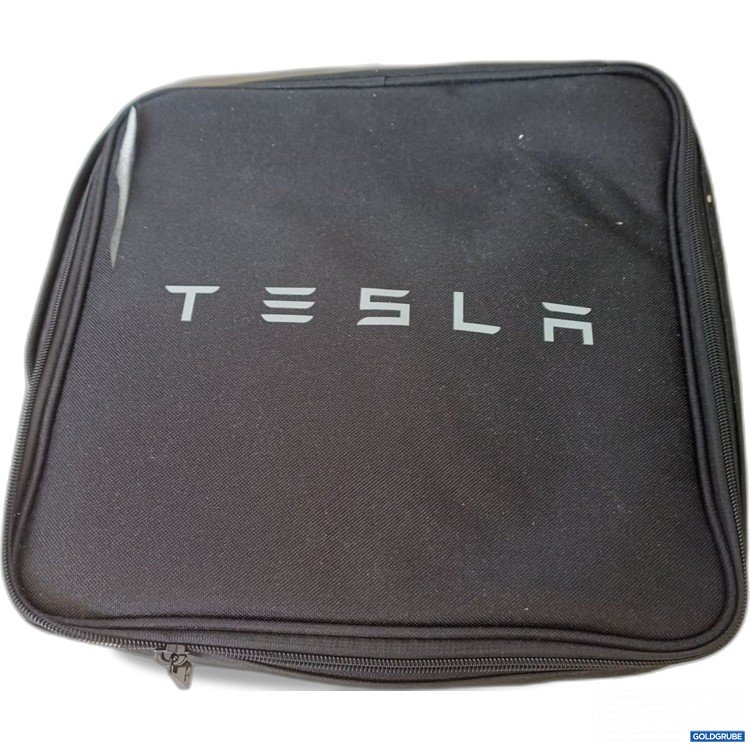 Artikel Nr. 976611: TESLA Mobile Charge Kit SCHUKO Verpackung beschädigt