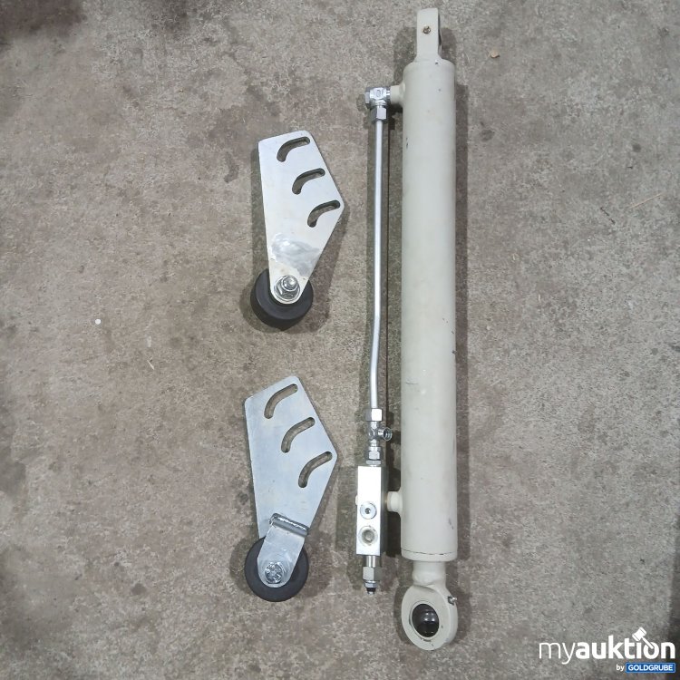 Artikel Nr. 523618: Diverse OMT Group Hydraulik Zylinder und Räder