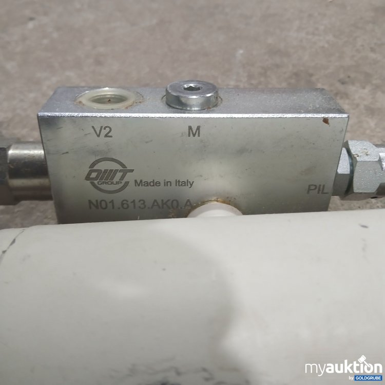 Artikel Nr. 523618: Diverse OMT Group Hydraulik Zylinder und Räder