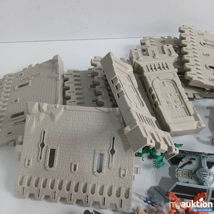 Artikel Nr. 972618: Diverse Schloss mit Figuren 