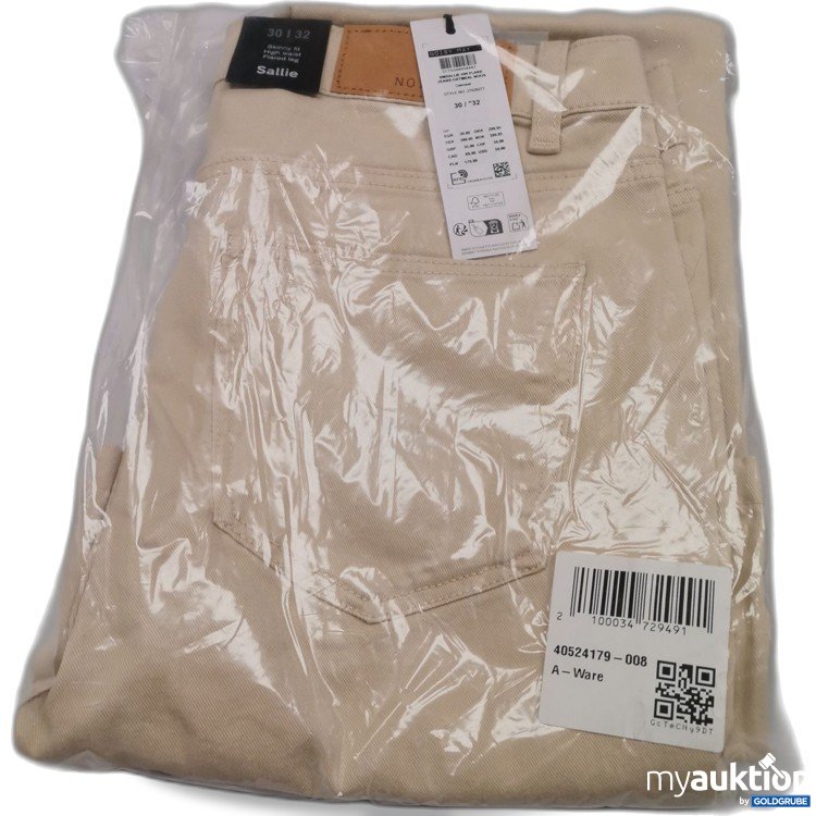 Artikel Nr. 836625: Noisy may Jean's Sallie