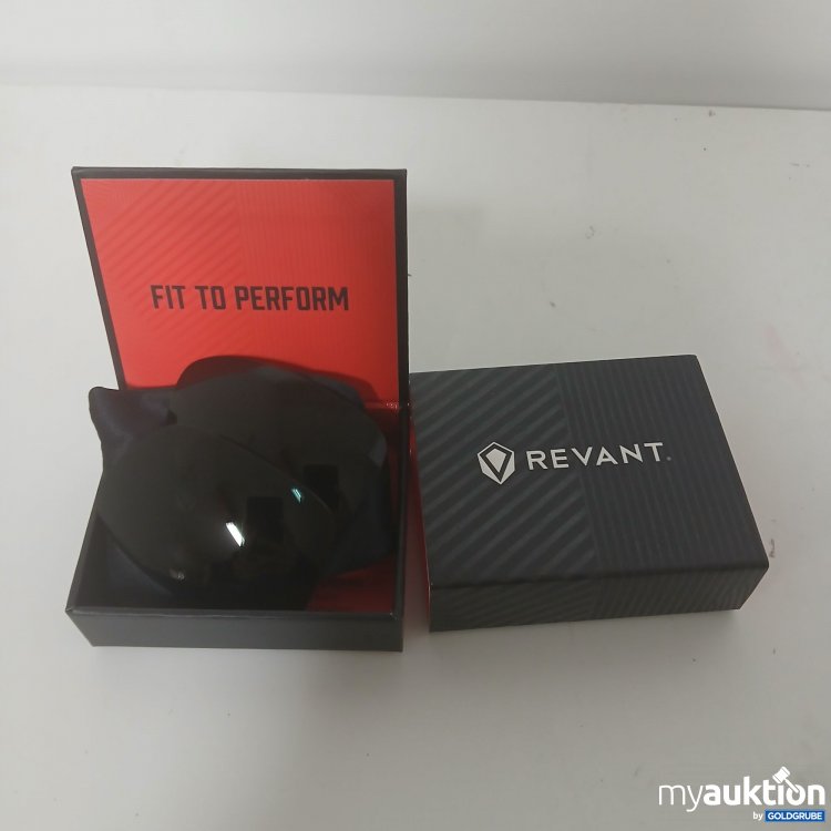 Artikel Nr. 917644 Artikel Nr. 917644: Revant Fit to Perform Oakley Hijinx