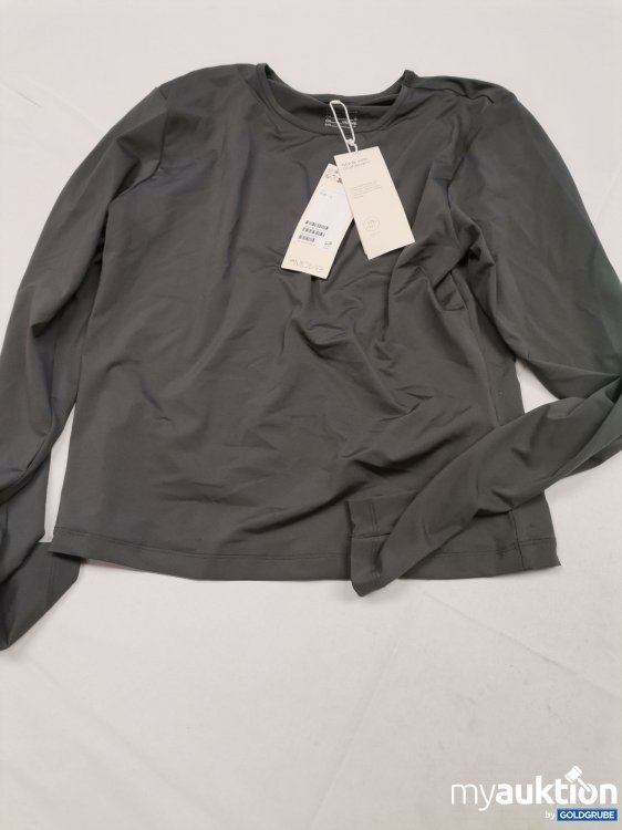 Artikel Nr. 823699 Artikel Nr. 823699: H&M Move Shirt