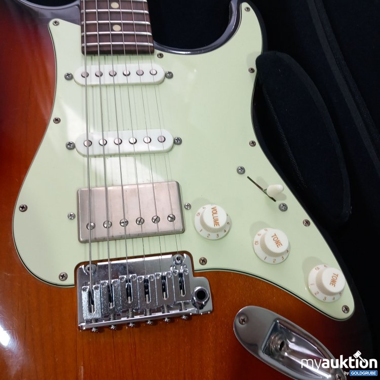 Artikel Nr. 868699 Artikel Nr. 868699: Suhr Classic S E-Gitarre mit HSS Tonabnehmerkonfiguration