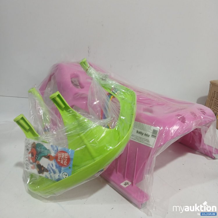 Artikel Nr. 979701 Artikel Nr. 979701: Babymix Plastschlitten mit Rückenlehne