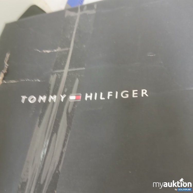 Artikel Nr. 983707 Artikel Nr. 983707: Tommy Hilfiger Stiefel mit Schnürung und Reißverschluss verschmutzt