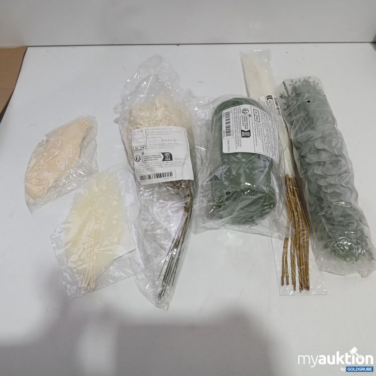 Artikel Nr. 843721: Chinesisches deco Set mit Federn und Blumen aus Plastik