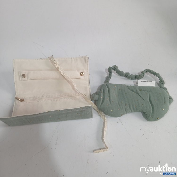 Artikel Nr. 464727 Artikel Nr. 464727: Augenmaske mit Tasche grün goldenen Punkten