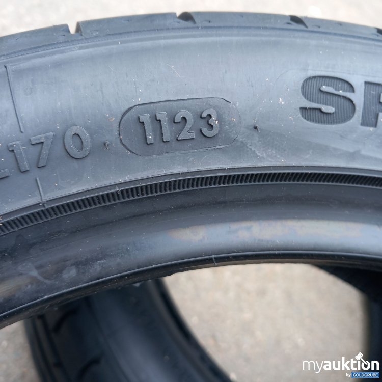Artikel Nr. 520733 Artikel Nr. 520733: Continental Ultra Contact, 215/55 R 16 93 V