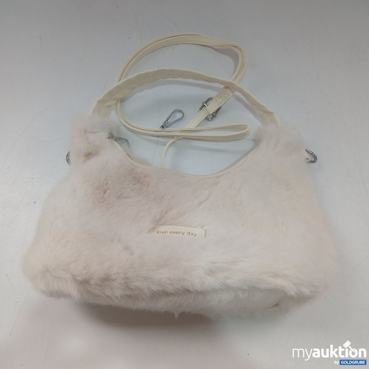 Artikel Nr. 970796: Diverse kleine Handtasche flauschig weiß ca 20x8cm 