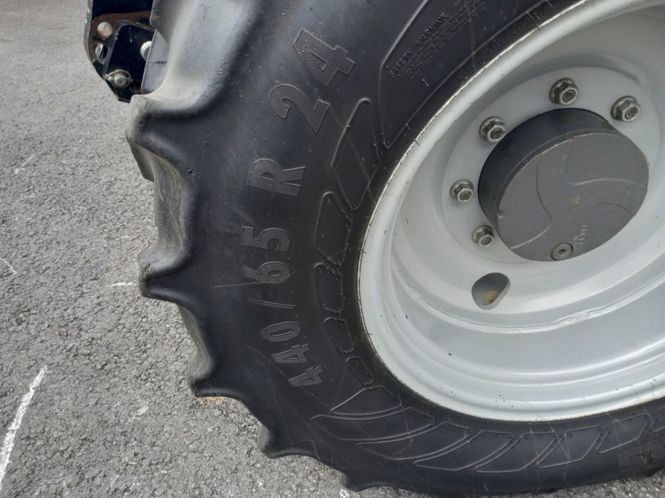 Artikel Nr. 338801: Massey Ferguson MF 5611 Dyna-4 Essential