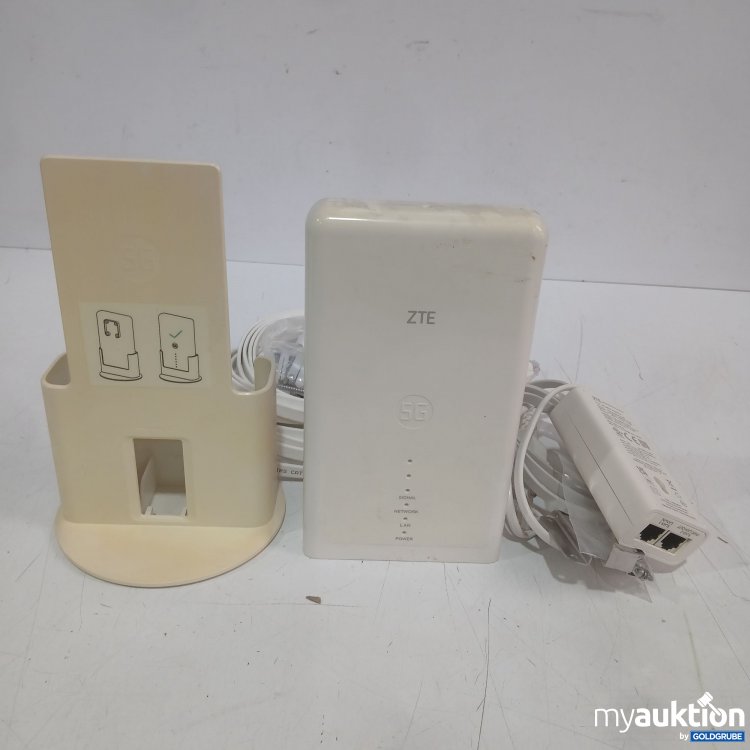 Artikel Nr. 991806: ZTE WLAN Router 5G mit Wandhalterung und Kabeln 