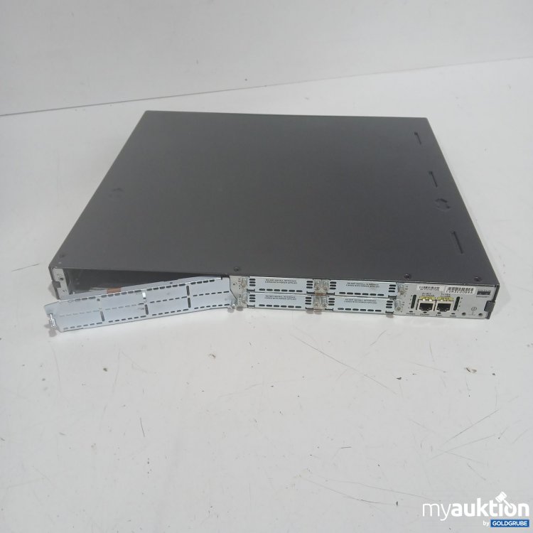 Artikel Nr. 464824 Artikel Nr. 464824: Cisco 2800 Series Router mit blauem Kabel