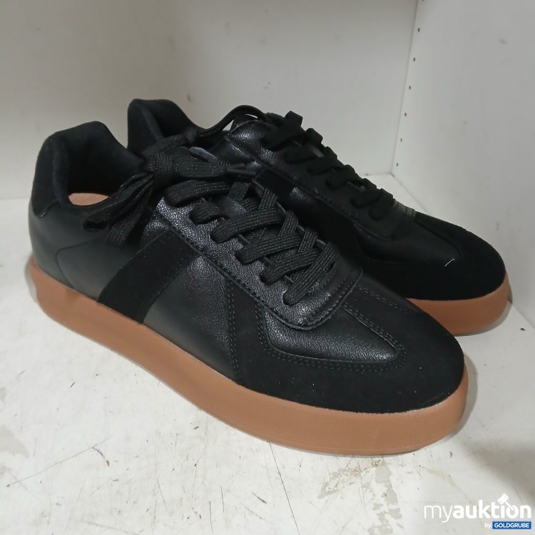 Artikel Nr. 469871 Artikel Nr. 469871: Sneaker mit brauner Sohle