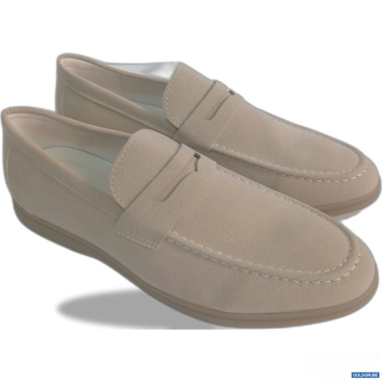Artikel Nr. 930904 Artikel Nr. 930904: Beige Slipper aus weichem Material. Größe: 43