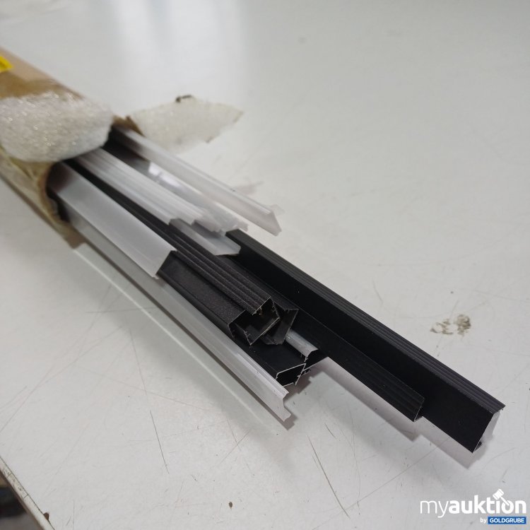 Artikel Nr. 989915 Artikel Nr. 989915: schwarze Aluminiumlegierung und weiße Abdeckung